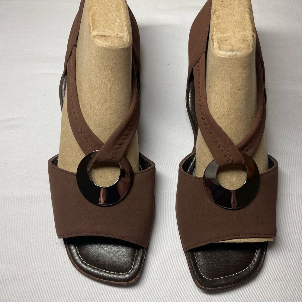 NEW classic Brunate sandal, mismatch size 8/8.5